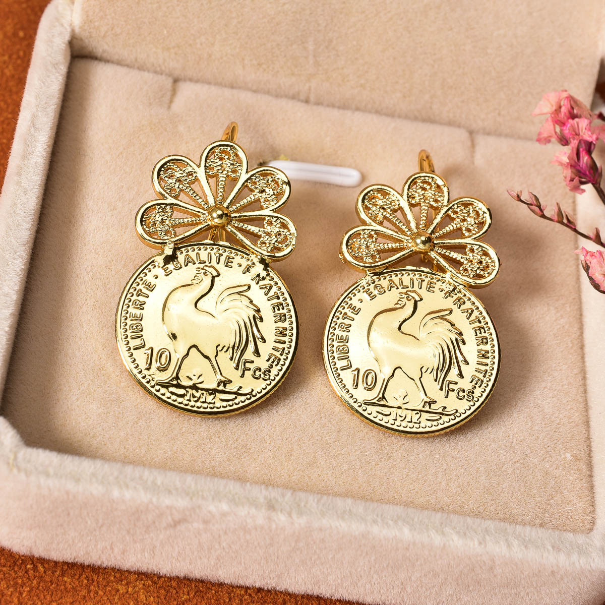 코인 메달리온 드롭 스터드 귀걸이 여성용 속이 빈 꽃무 - Vintage Collectible Coins 리뷰 및 가격